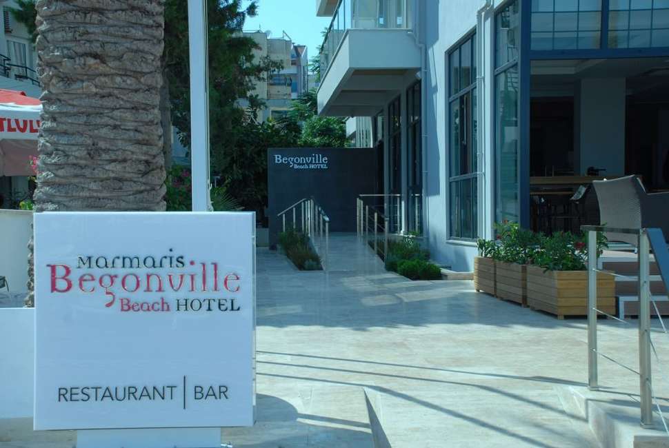 Een foto van de buitenkant van Begonville Beach Hotel