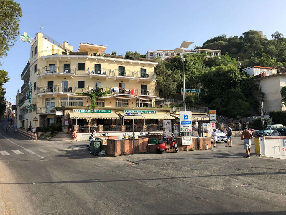 Een foto van de buitenkant van Hotel Villa Bianca Resort