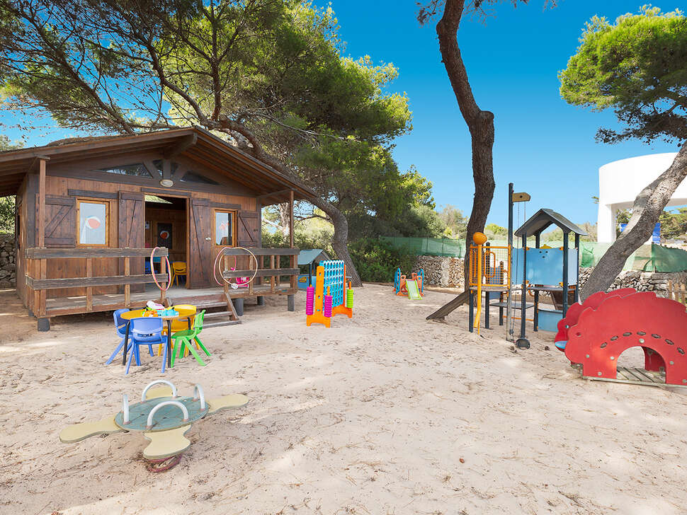 Een foto van het terras bij Alua Illa De Menorca