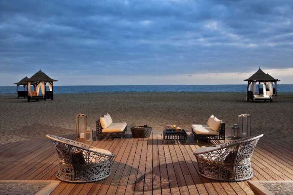Een foto van het terras bij Melia Tortuga Beach