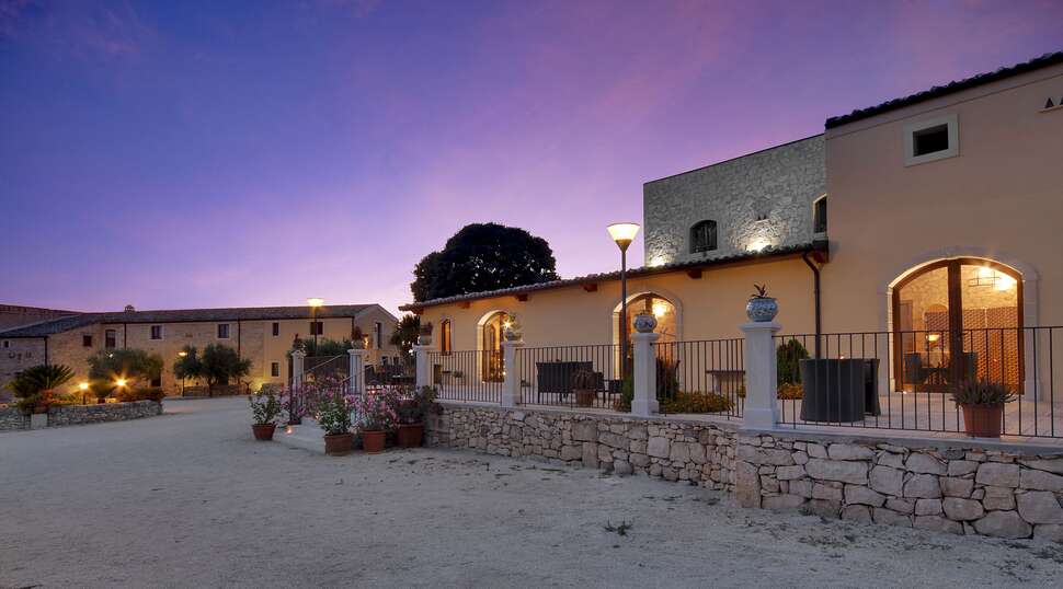 Ein Foto von der Außenansicht des Artemisia Resort