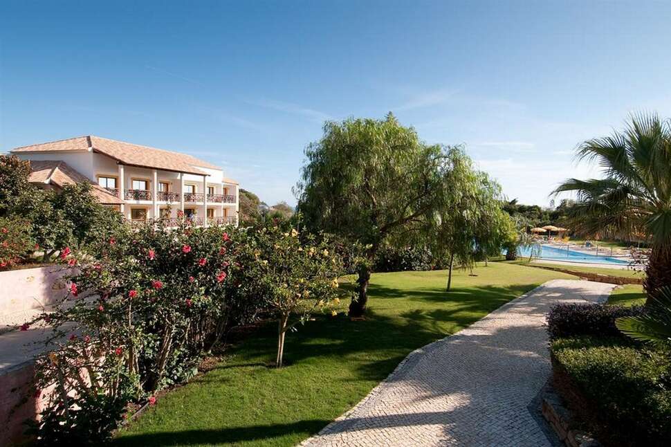 Ein Foto von der Außenansicht des Luzmar Villas