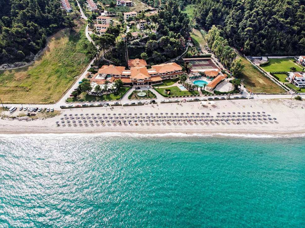 Een foto van het strand bij Possidi Holidays