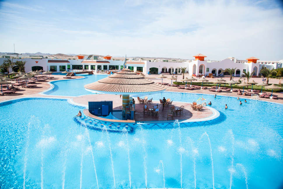 Een foto van het zwembad bij Fantazia Resort Marsa Alam