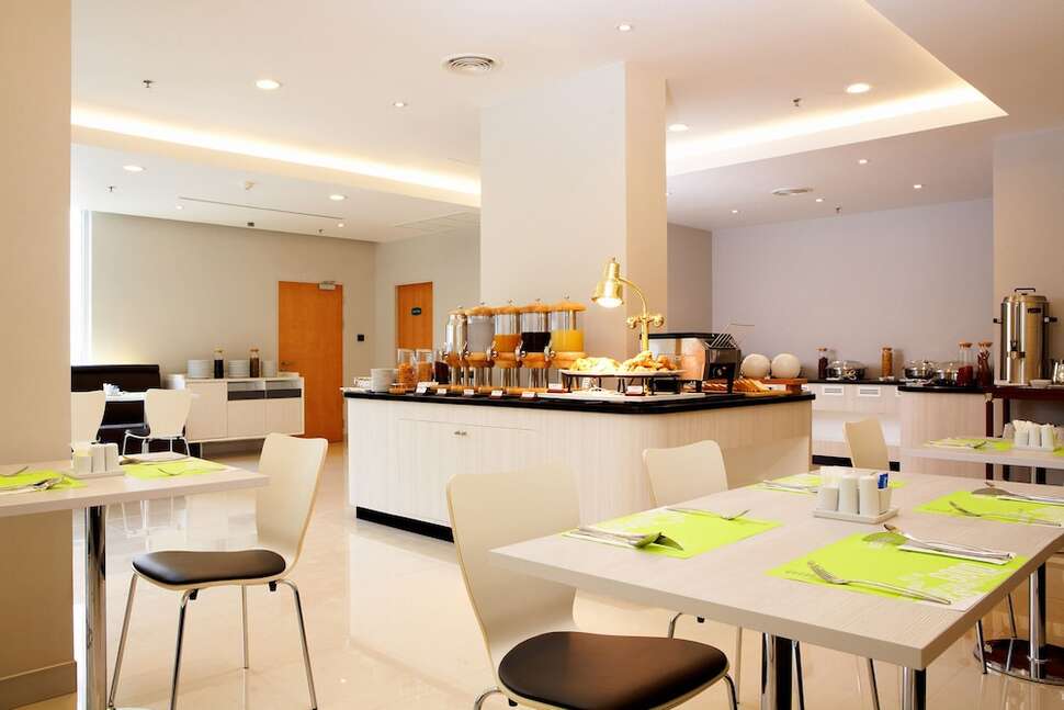 Ein Foto Ibis Bangkok Sathorn