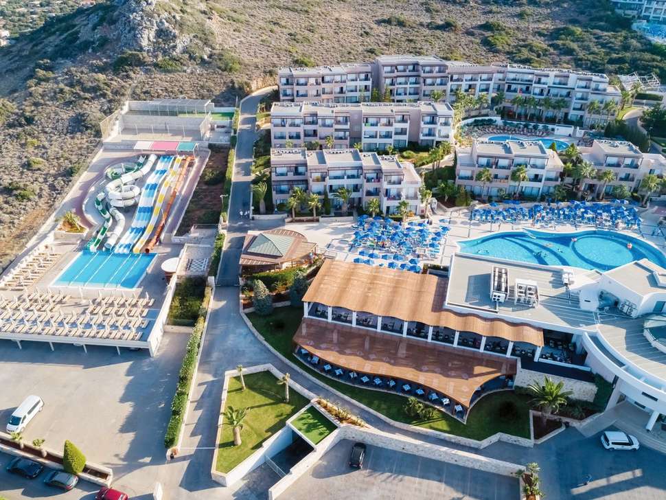 Een foto van het zwembad bij Grand Hotel Holiday Resort