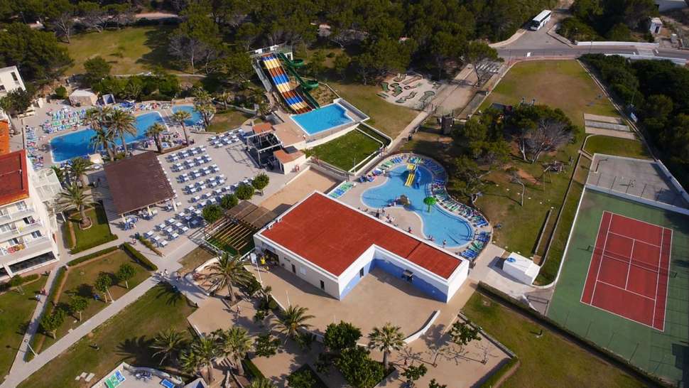 Een foto van de buitenkant van Club Hotel Aguamarina