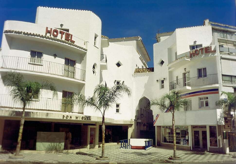 Een foto van de buitenkant van Hotel Kristal