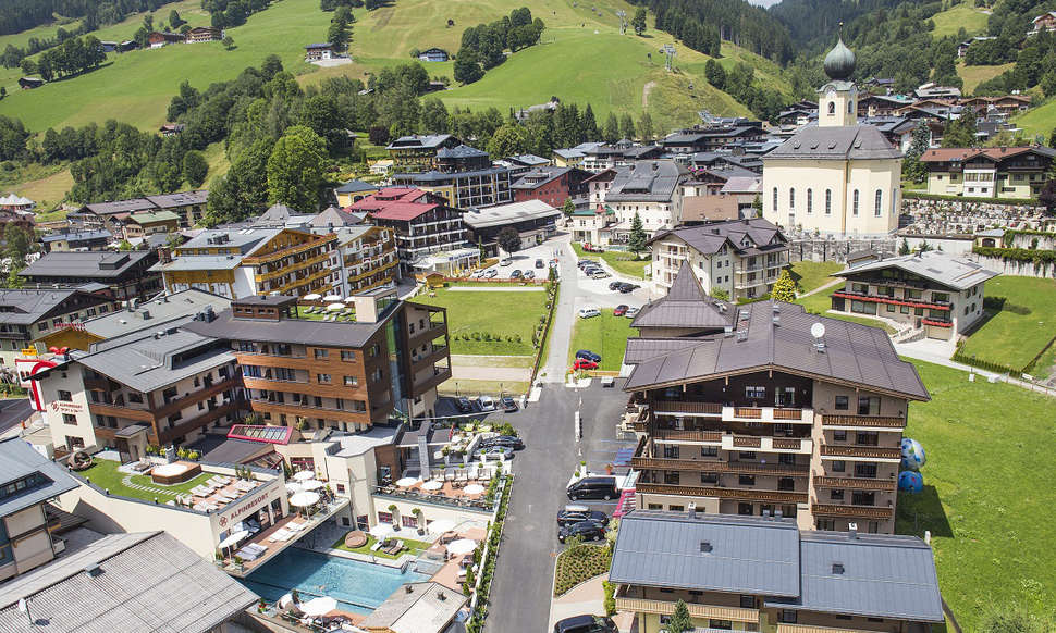 Een foto van de buitenkant van Alpinresort Sport & Spa