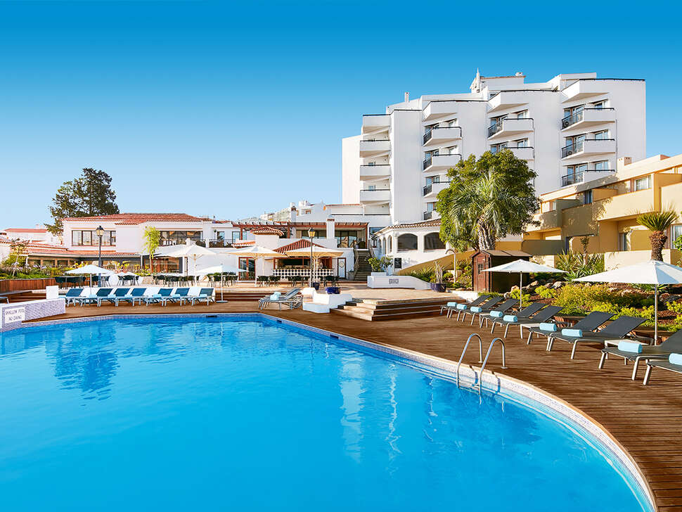 Een foto van het zwembad bij NH Lagos Algarve Resort