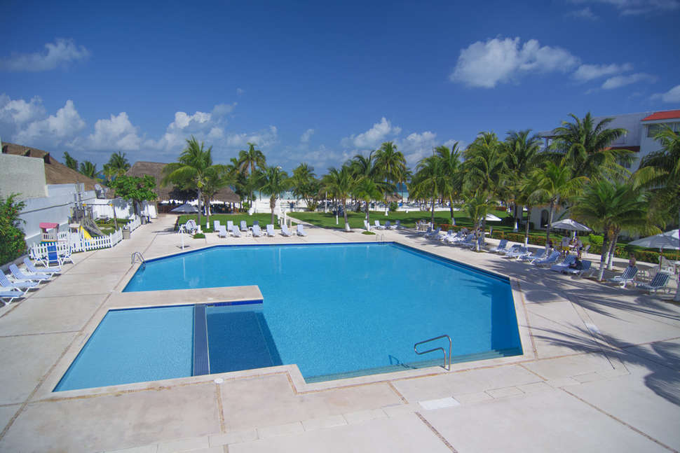 Ein Foto vom Pool im Beachscape Kin Ha Villas & Suites