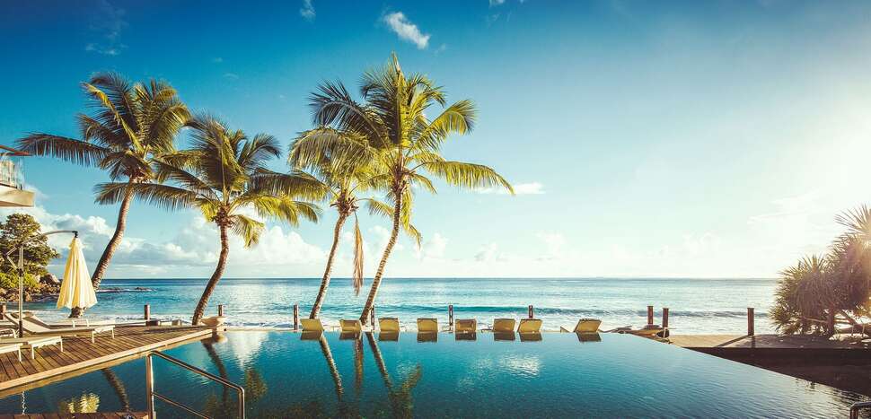 Een foto van het zwembad bij Carana Beach Hotel