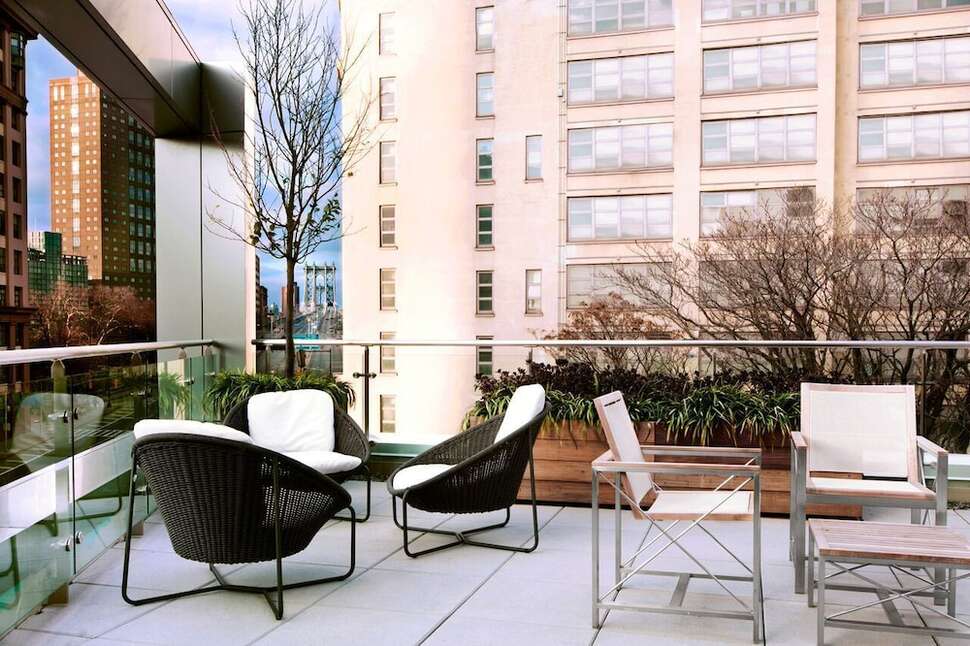 Een foto van het terras bij The Tillary Hotel