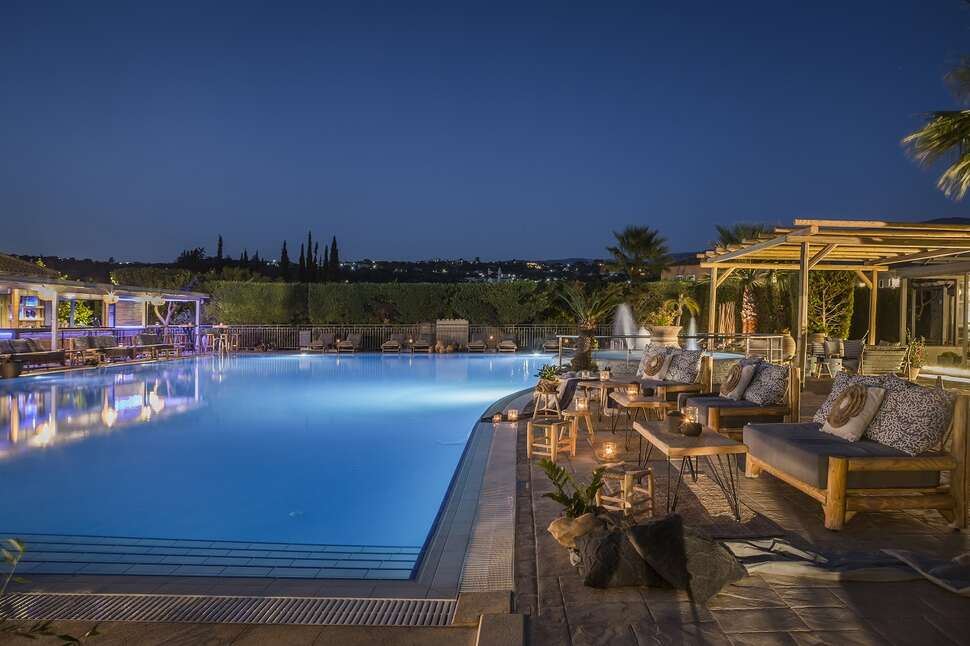 Een foto van het zwembad bij Avithos Resort