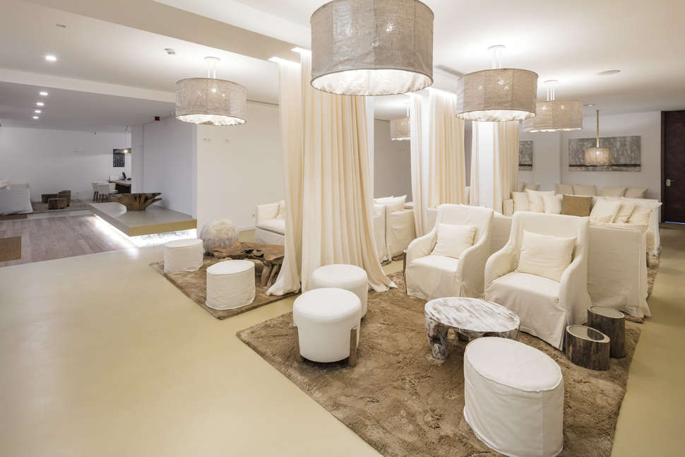 Een foto van het interieur van Lagos Avenida Hotel