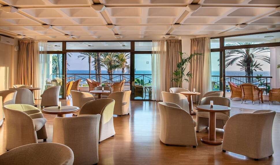 Een foto van Constantinou Bros Athena Beach Hotel