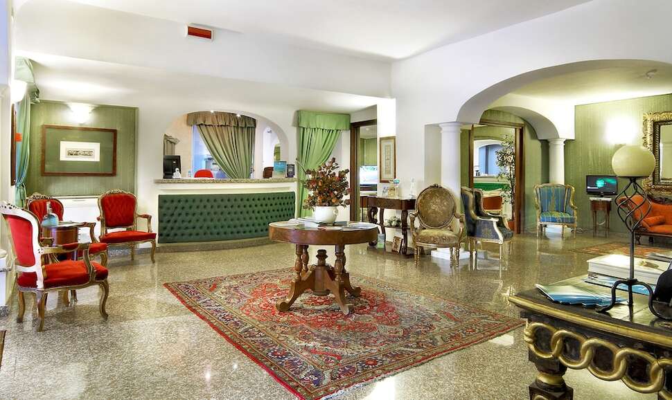 Een foto van het interieur van Colonna Palace Mediterraneo