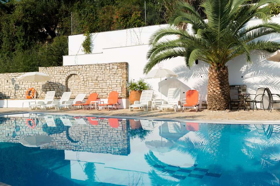 Ein Foto vom Pool im Lido Corfu Sun Hotel