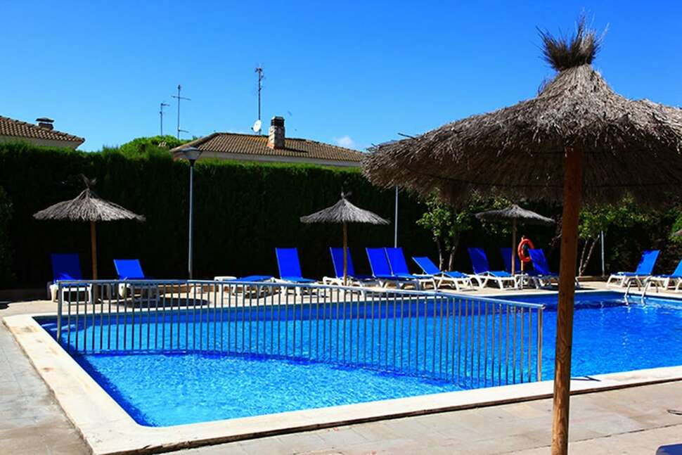 Een foto van het zwembad bij Ibersol Playa Dorada