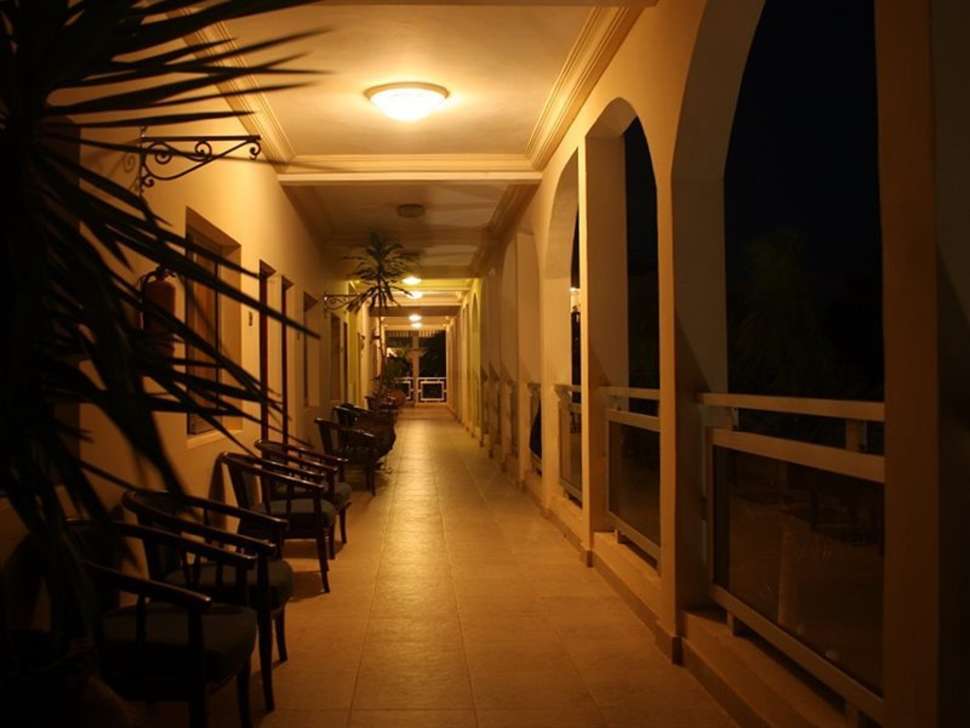 Een foto van de buitenkant van Seaview Gardens Hotel