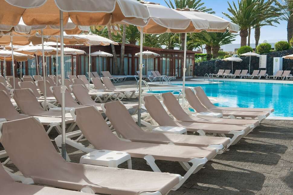 Een foto van het zwembad bij Relaxia Olivina Lanzarote