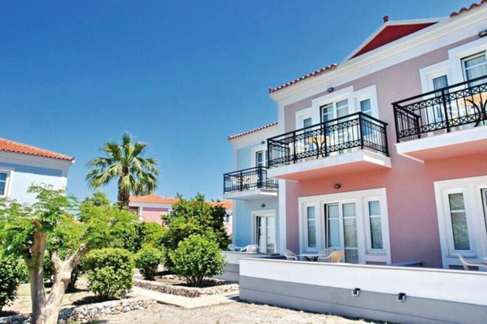 Een foto van de buitenkant van Panselinos Hotel