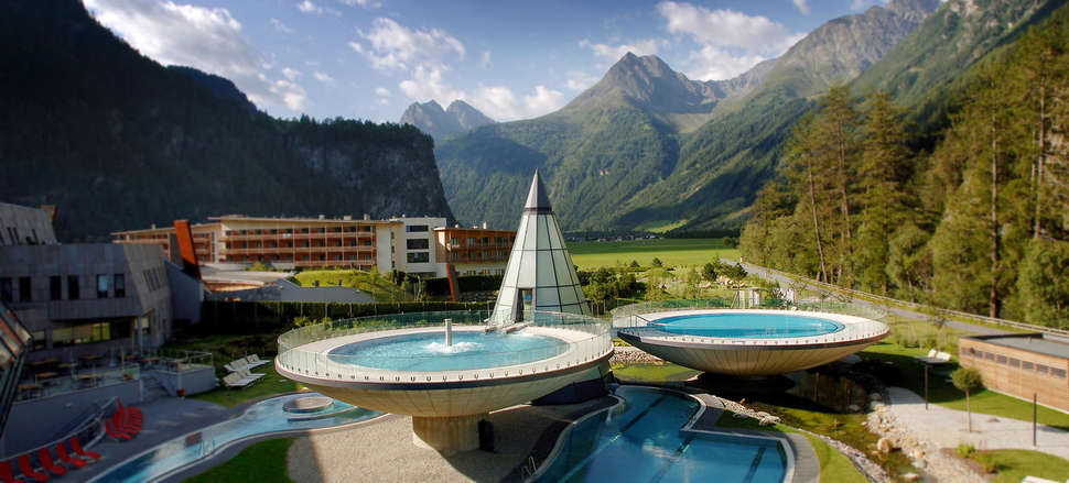 Een foto van het zwembad bij Aqua Dome Thermenhotel