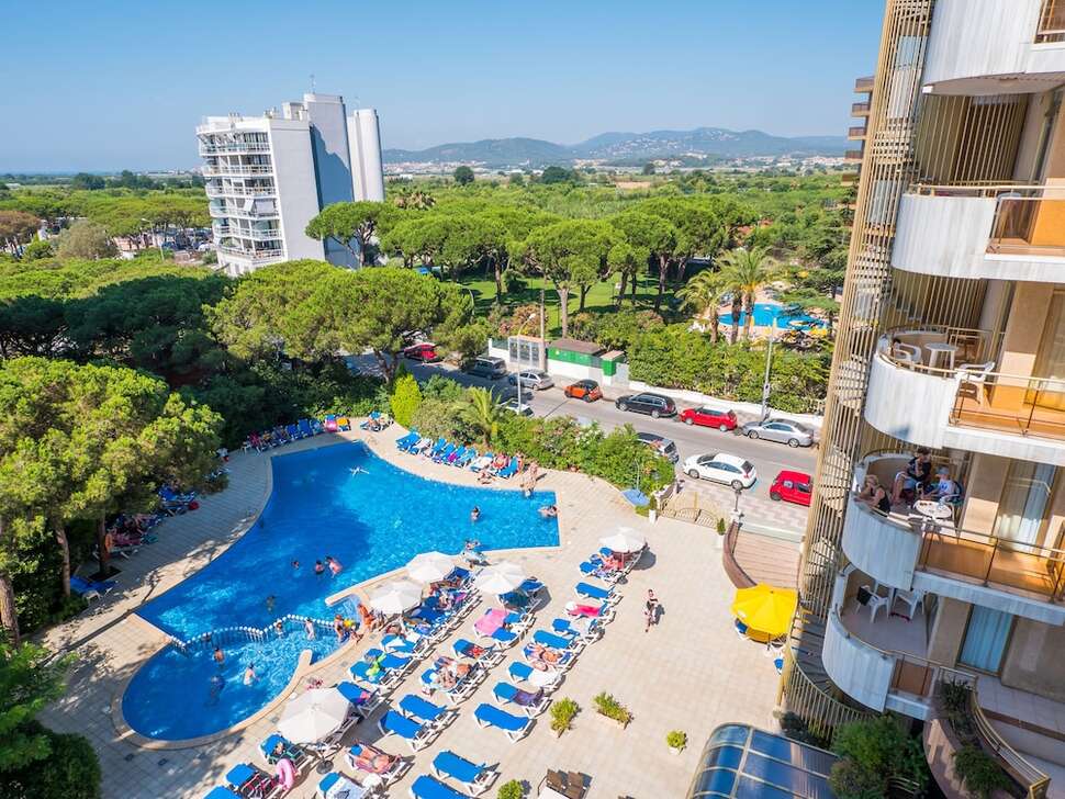 Een foto van het zwembad bij Hotel Blaumar