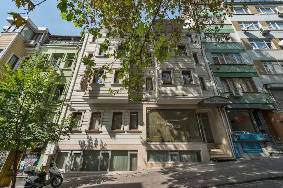 Een foto van de buitenkant van May Hotel Istanbul