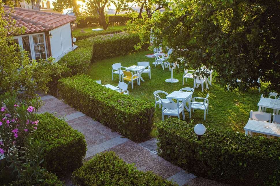 Een foto van het terras bij Hotel Continental Palace