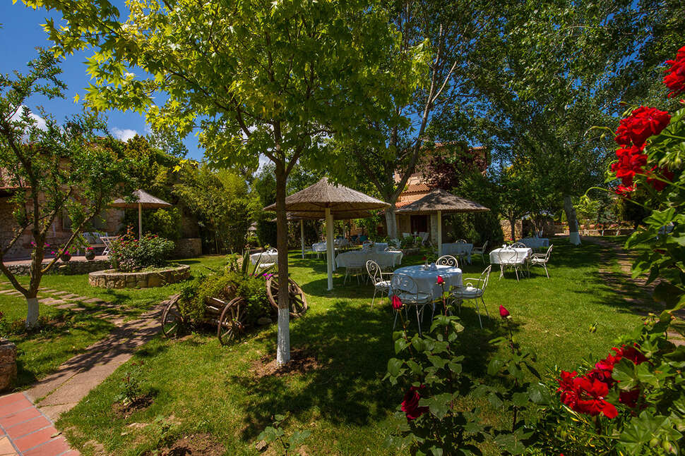 Ein Foto von der Terrasse im Petrino Eco Village