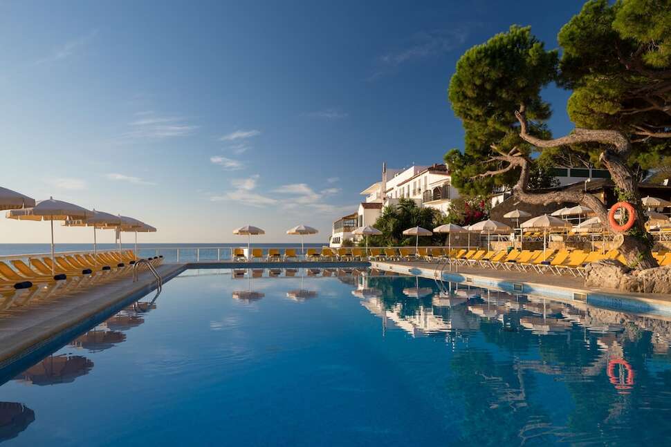 Een foto van het zwembad bij H-Top Caleta Palace