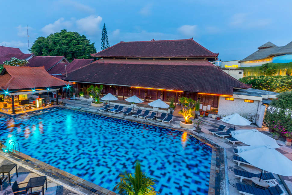 Een foto van het zwembad bij Grand Istana Rama Hotel