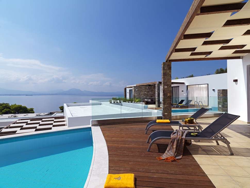 Een foto van het zwembad bij Wyndham Loutraki Poseidon Resort