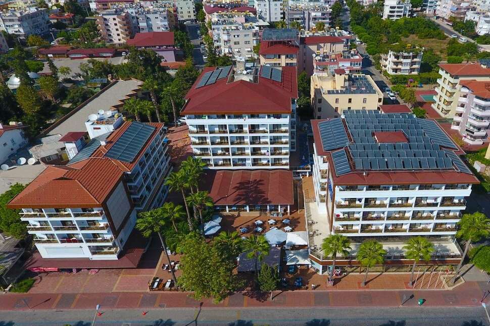 Een foto van de buitenkant van Eftalia Downtown Hotel