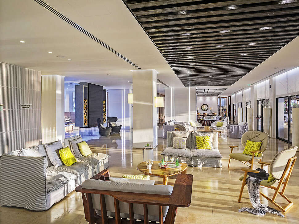 Een foto van het interieur van Cavo Maris Beach Hotel