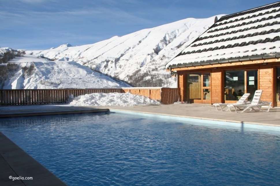 Een foto van het zwembad bij Les Chalets des Ecourt