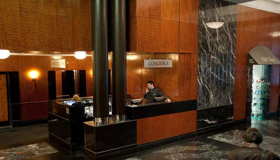 Een foto van het interieur van Millennium Broadway Hotel