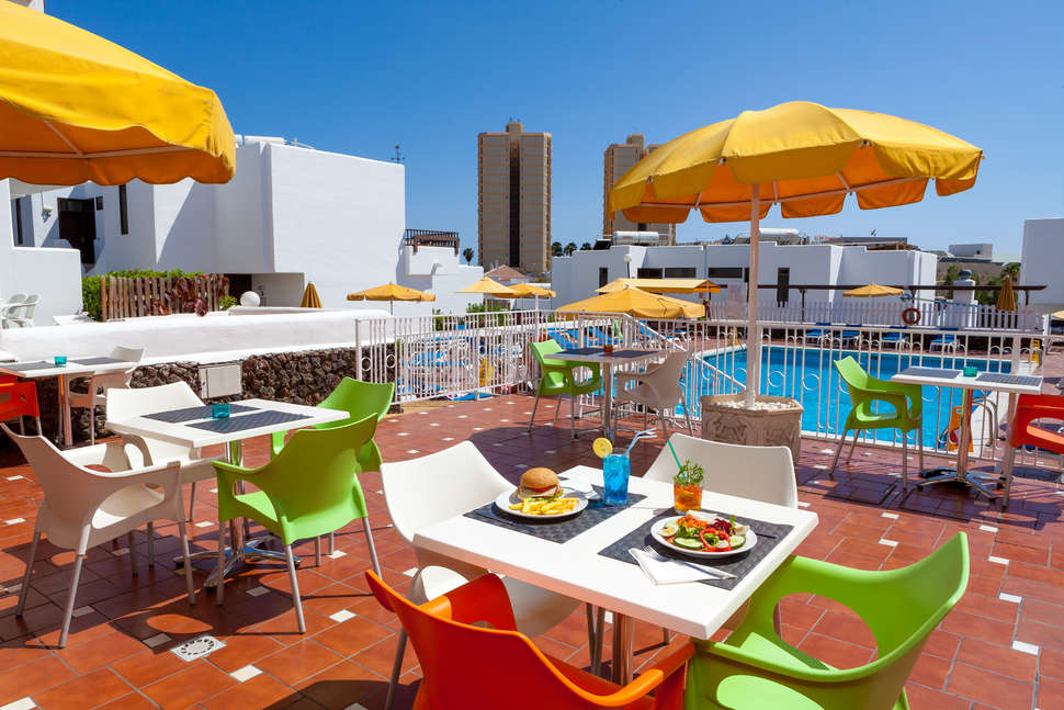 Een foto van het terras bij Paraiso del Sol & Paradero Appartementen