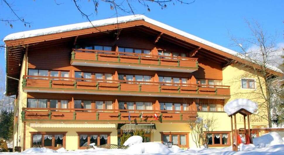 Een foto van de buitenkant van Parkhotel Kirchberg
