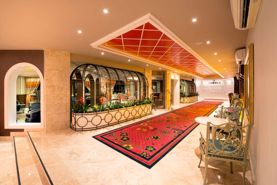 Een foto van het interieur van The Olive Tree Hotel