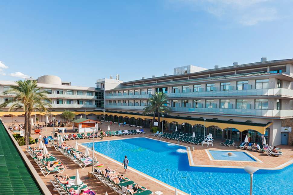 Een foto van het zwembad bij Hotel Mediterraneo Benidorm