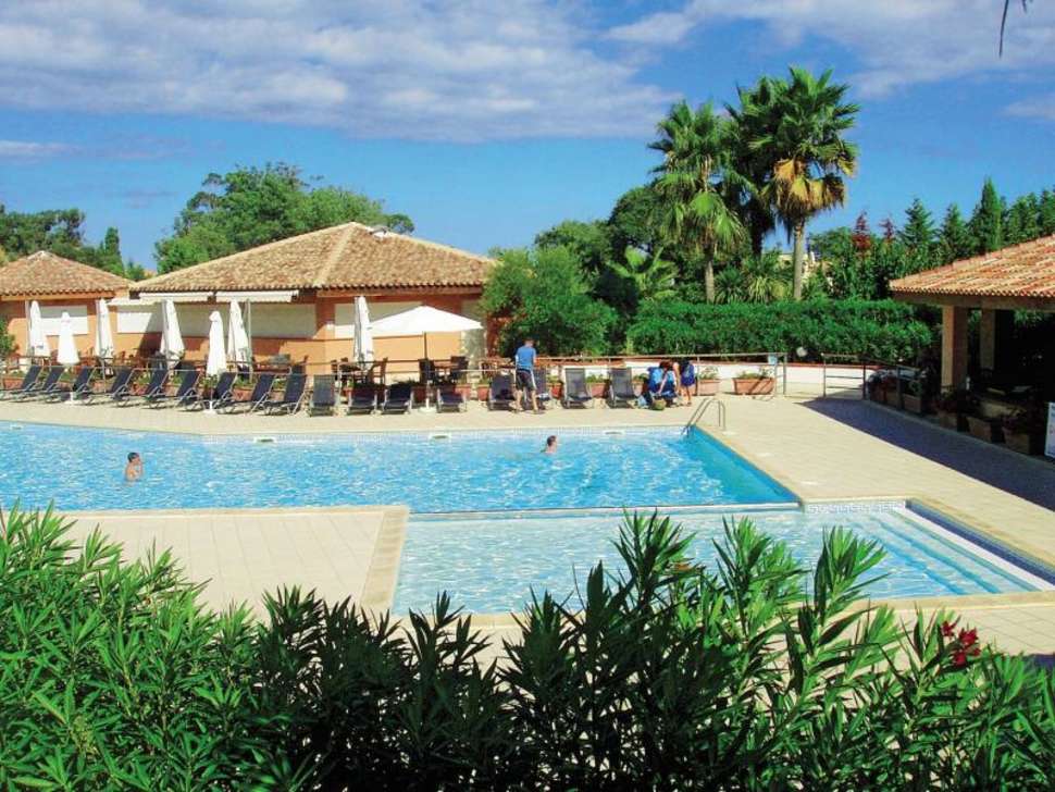 Een foto van het zwembad bij Residence Club Odalys Sognu di Mare