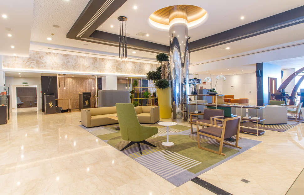Een foto van het interieur van Solymar Gran Hotel