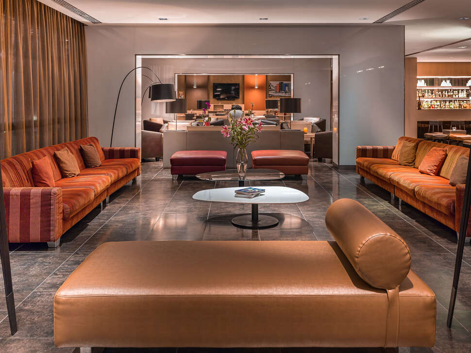 Een foto van het interieur van H10 Roma Citta