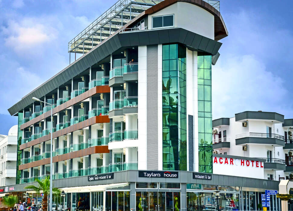 Ein Foto von der Außenansicht des Acar Hotel