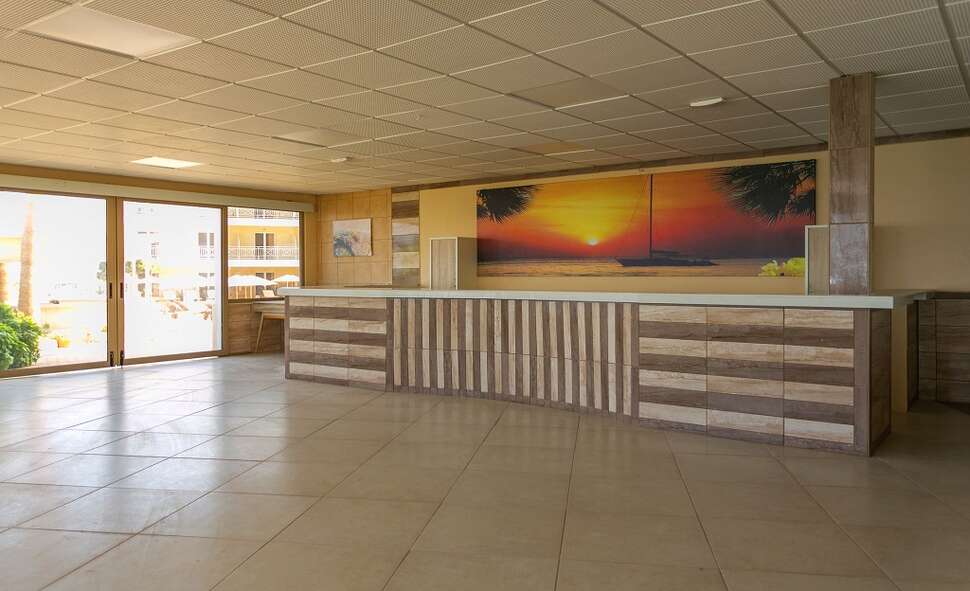 Een foto van het interieur van Sun Bay Hotel