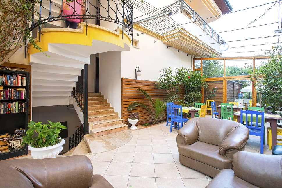 Een foto van het terras bij Villa Sonata