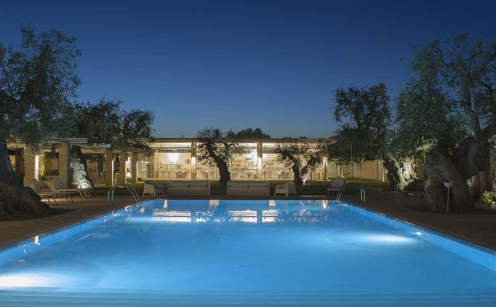 Een foto van het zwembad bij Masseria Torre del Diamante