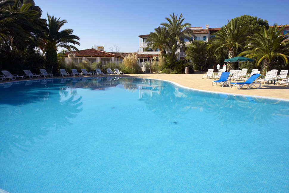 Een foto van het zwembad bij Sowell Hotels Golfe de Saint Tropez